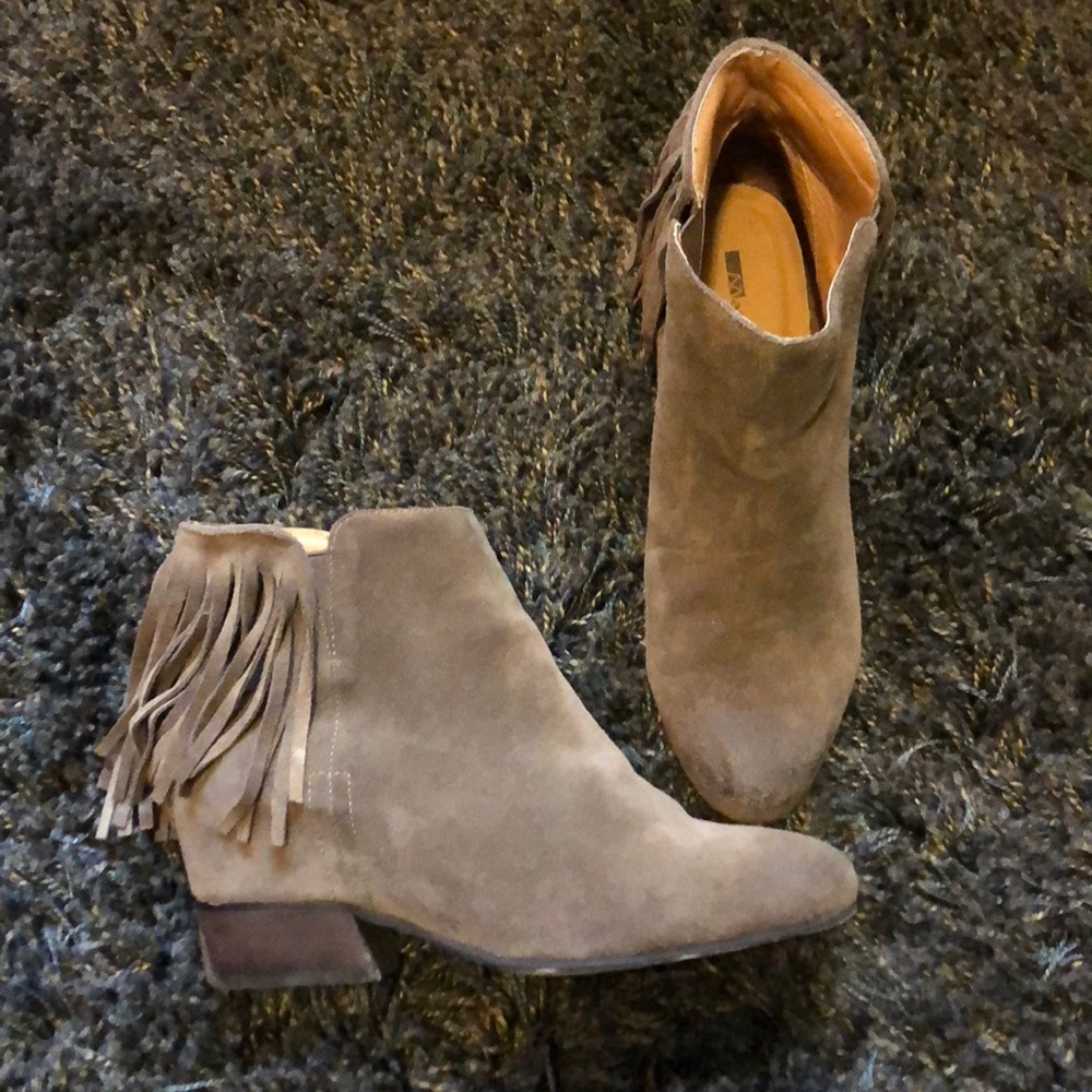 MATIKO FRINGE BOOTS.